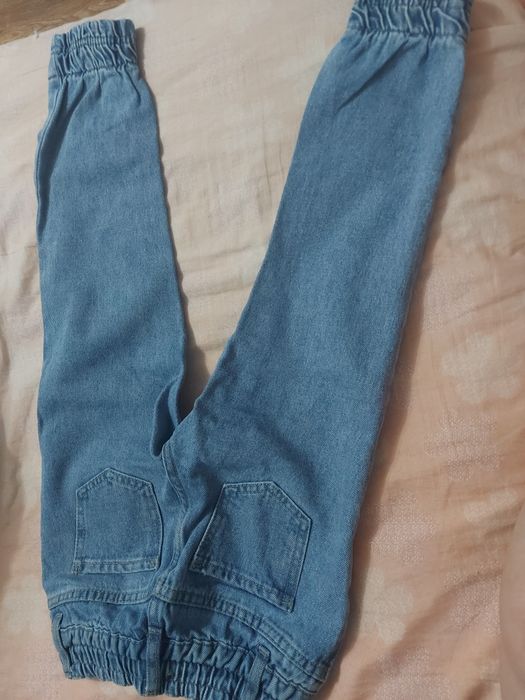 Продам джинсы для девочки 5-7 лет