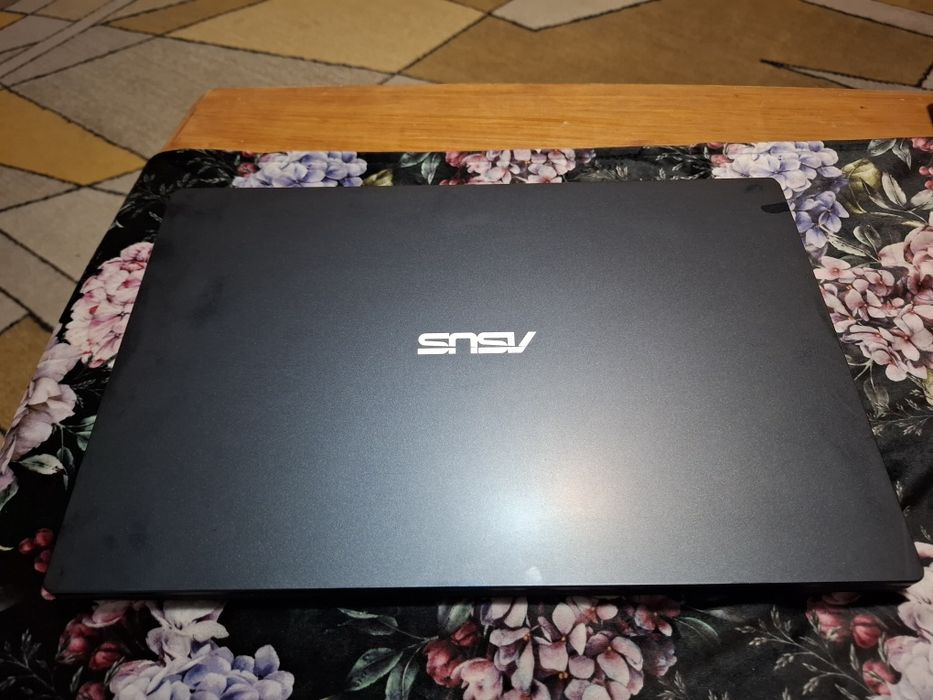 Laptop Asus E510M