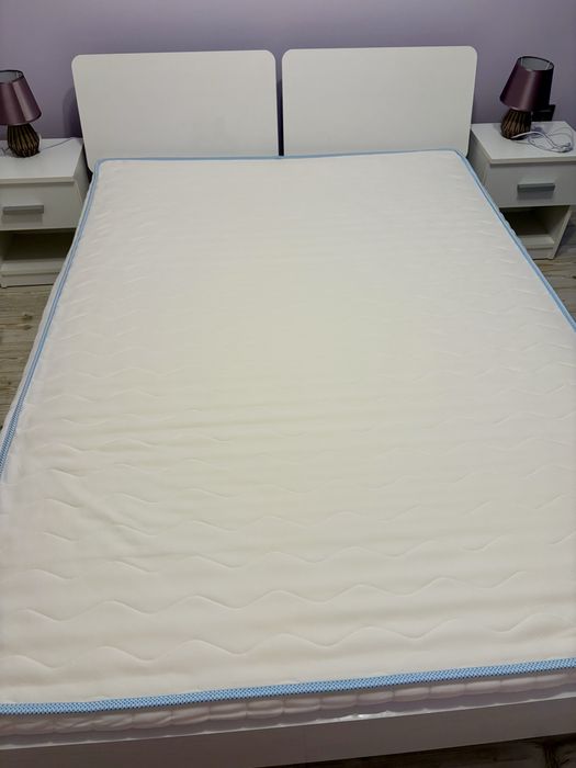 Легло с двулицев матрак, подматрачна рамка+2 нощни шкафчета (140/190)