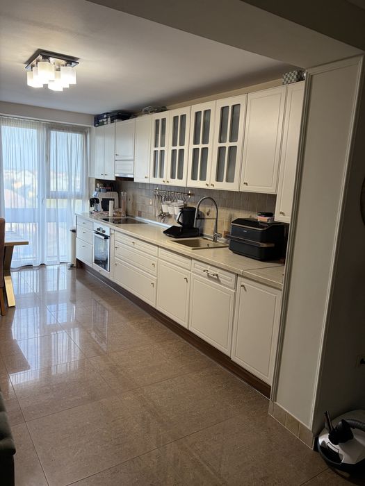 Apartament 3 camere central langa liceul economic mai exact piata romana d1