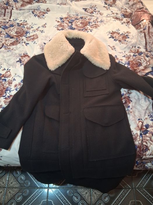 Vand 2 paltoane LORO PIAN si ALEXANDER MQEEN  model unicat detin mai multe modele