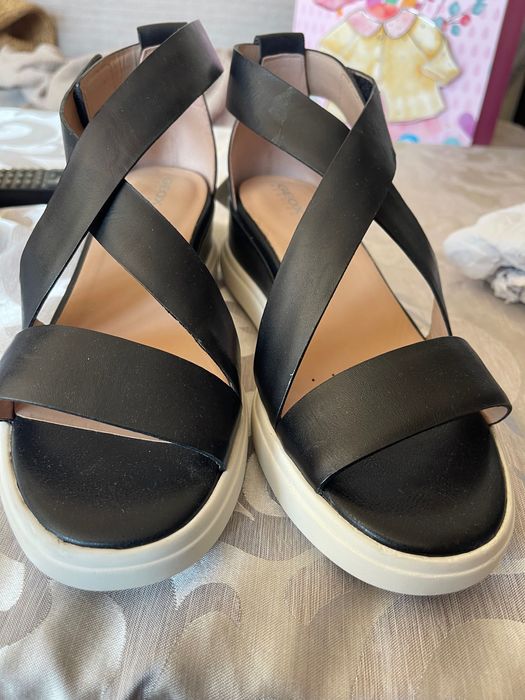 Сандали дамски размер 38