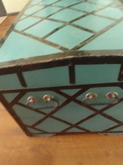 Сундук старинный