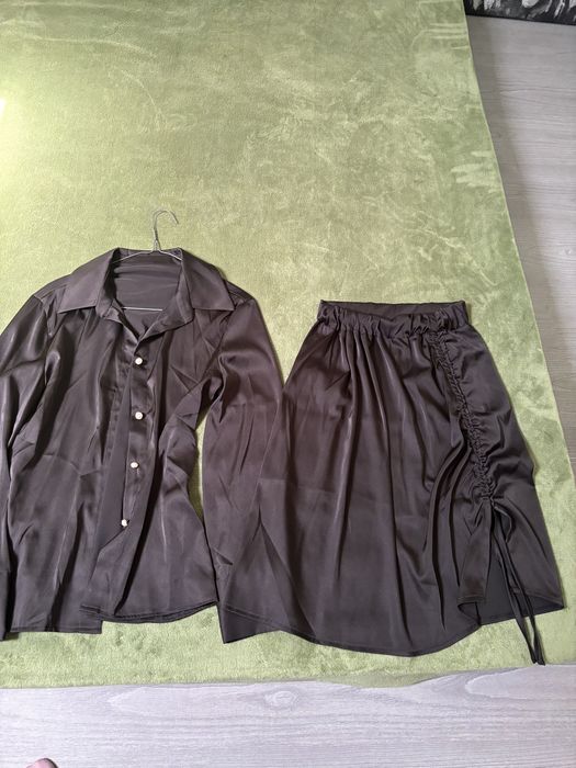 Costum negru din satin marime M