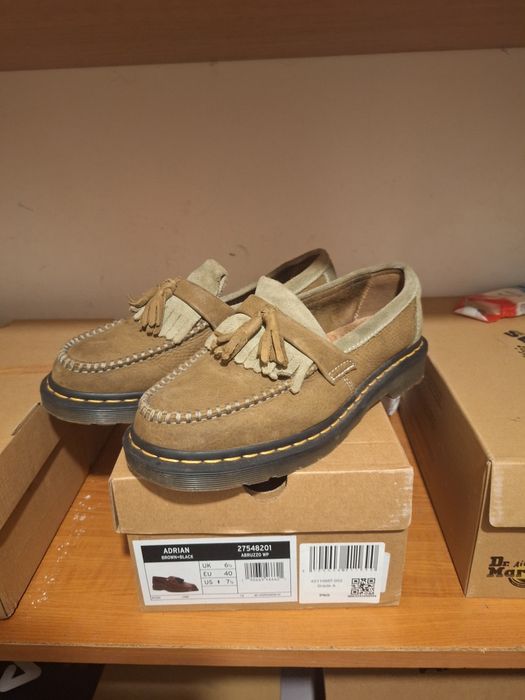 Pantofi Dr Martens olive mărimea 39 foarte comozi.