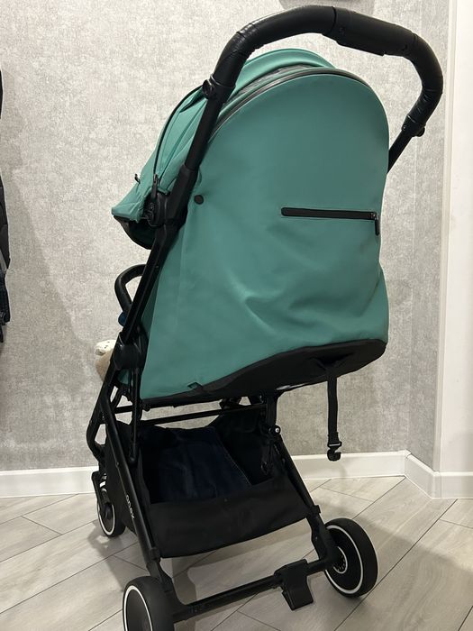 Продам коляску anex хорошем состаяние