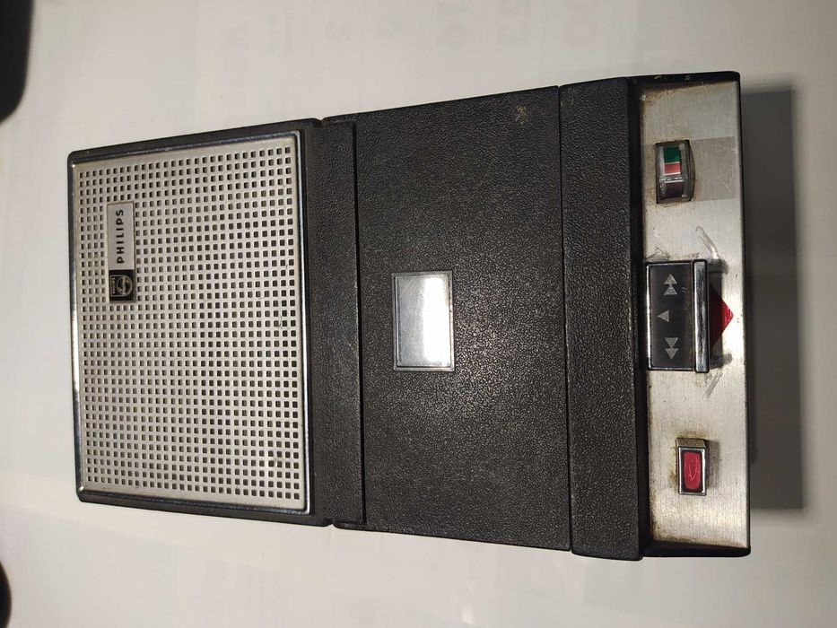 casetofon PHILIPS primul model portabil