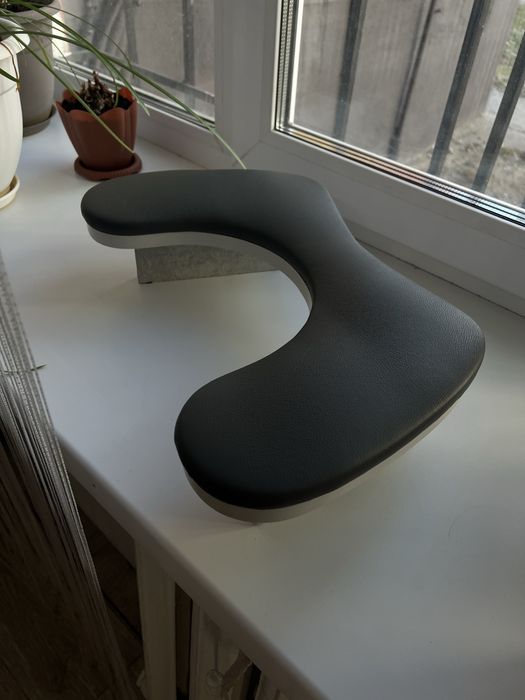 Анатомическая подставка для рук маникюрная