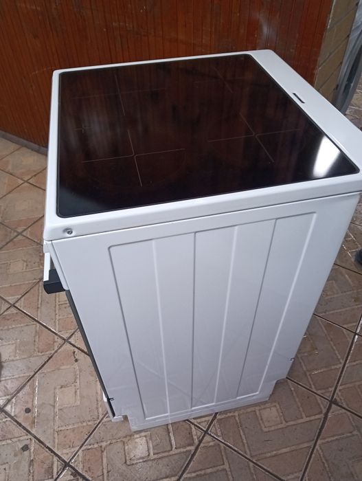 Свободно стояща печка с керамичен плот Gorenje с две години Гаранция!