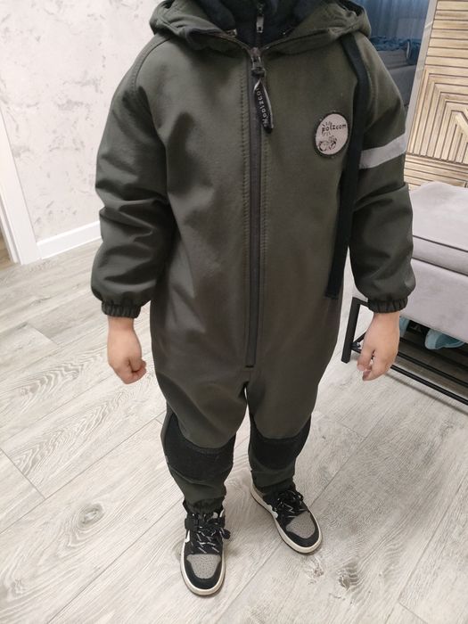 Продам демисезонный комбинезон