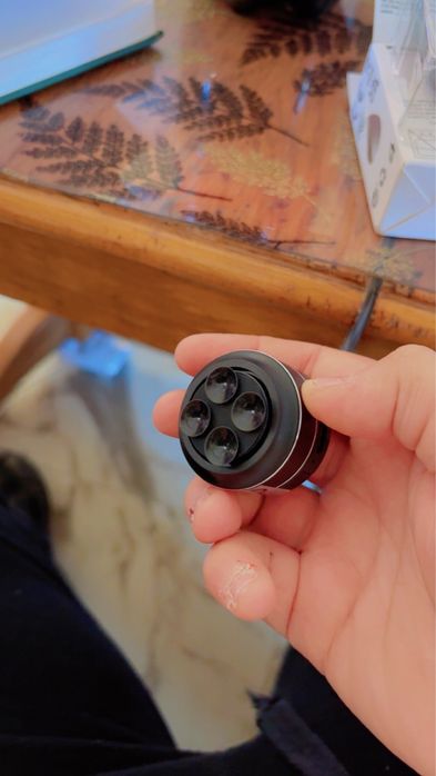 Mini Boxă cu Rezonanță Wireless - Transformă orice obiect în boxă