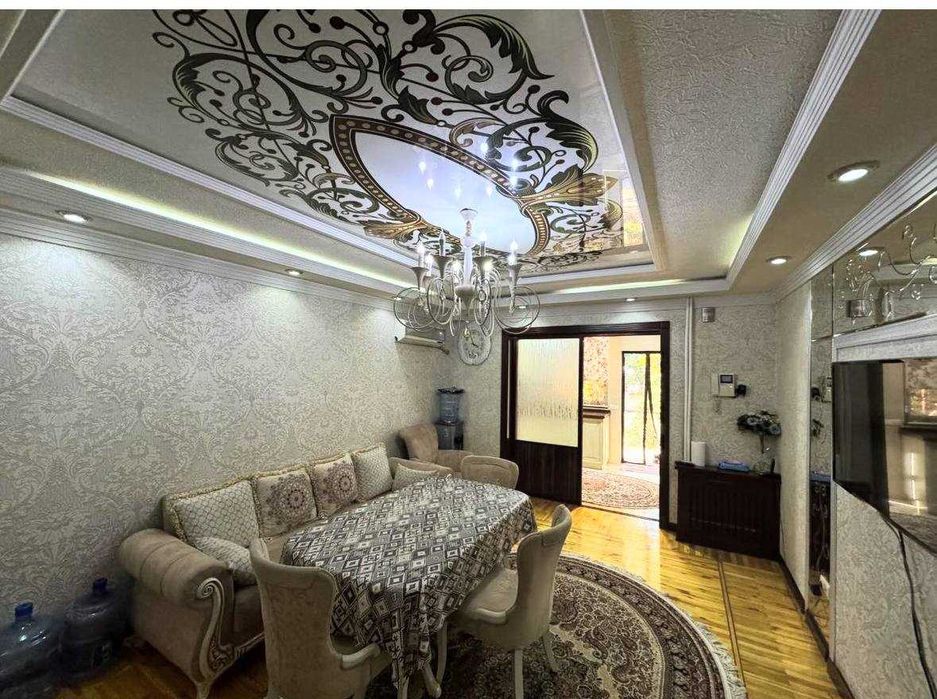 Нукус 6/1/9 Банковский дом