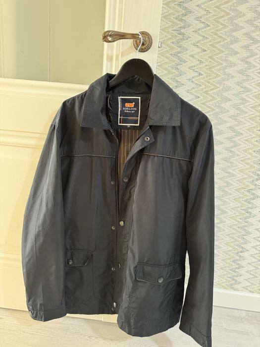 Продам ветровку мужскую