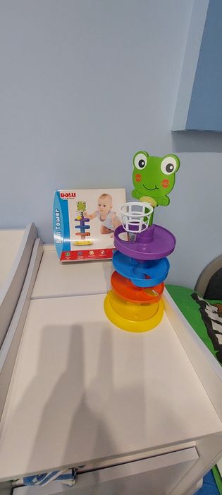 Детски  играчки.Едната е музикална.