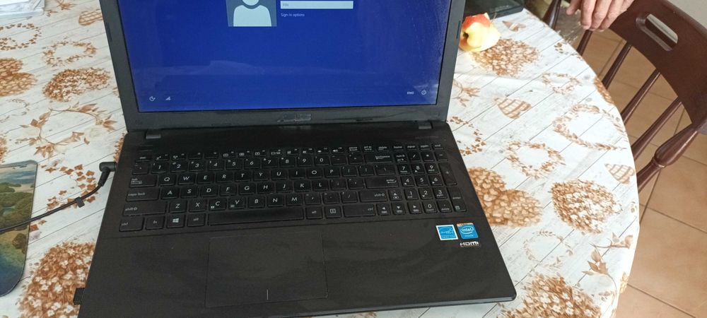 Лаптоп за работа - Asus, 17 инча екран