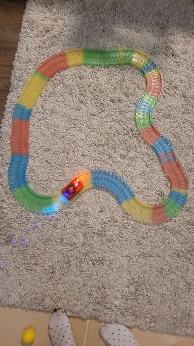 Pista flexibila cu masinuta luminoasa