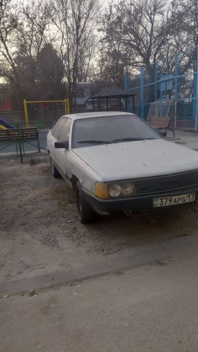 Ауди көлігі жүріп тұр