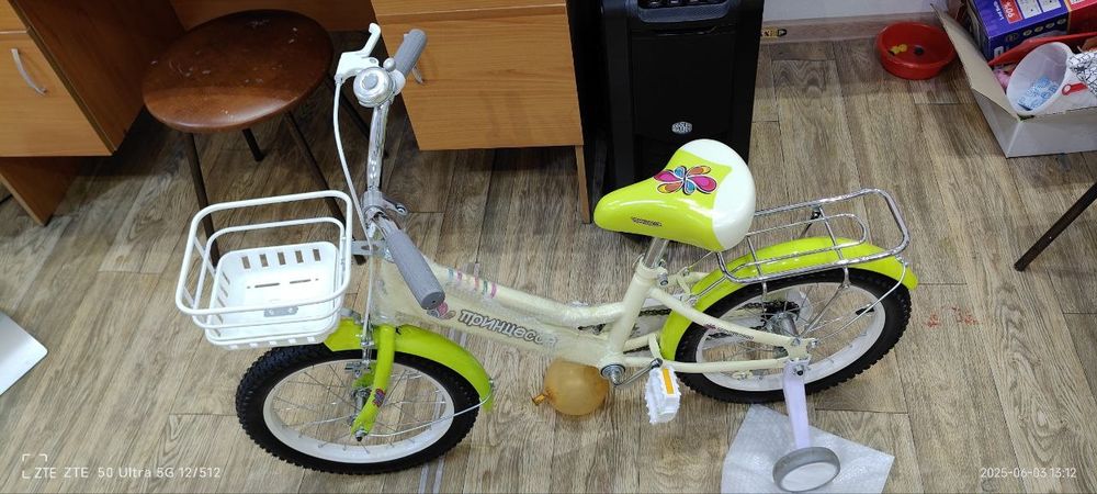 Новый.Качество отличное.3-7лет.