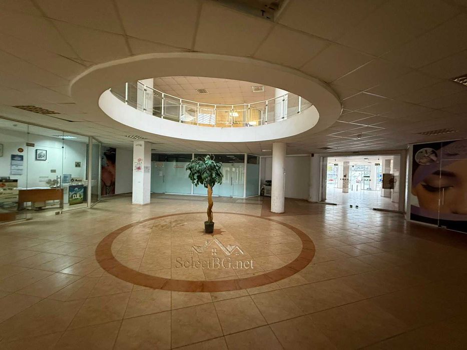 Дава се под наем Магазин в Велико Търново, Център - 120 кв.м за 357 € - Снимка #1