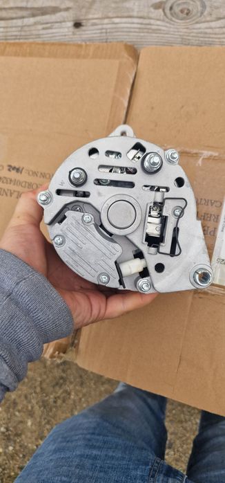 Alternator 12 v cu releu incorporat tractor ford fiat case