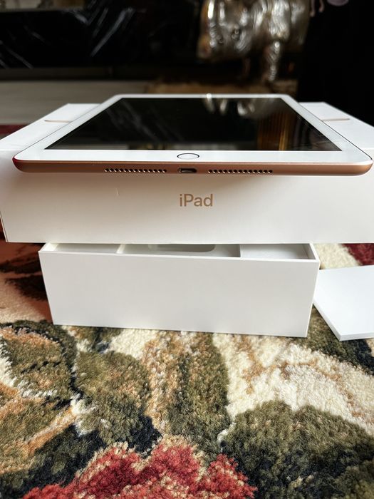 Ipad generația 6-Rose Gold.