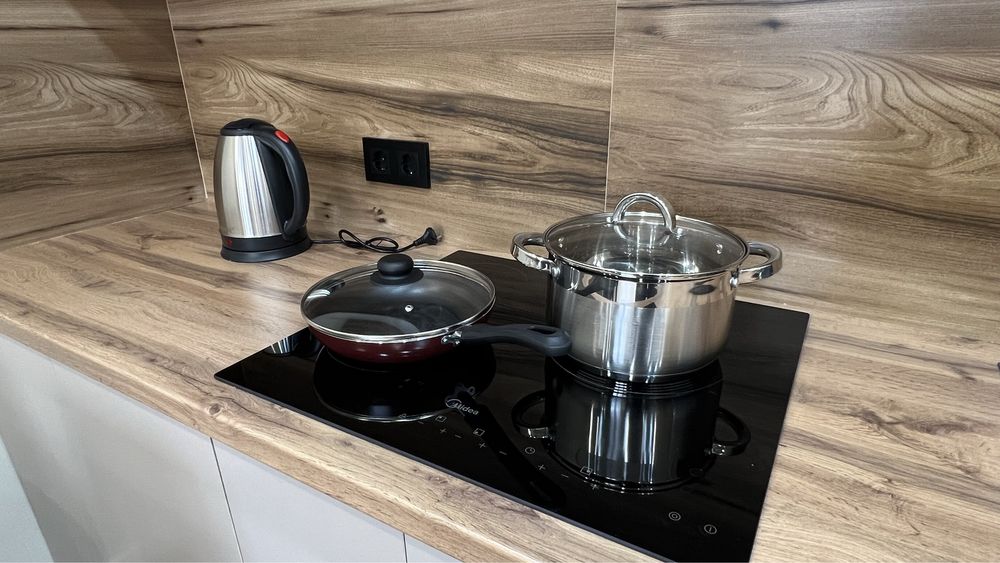 Чайник и посуда