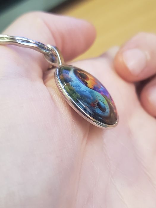 Breloc superb cu simbolul yin yang în natură