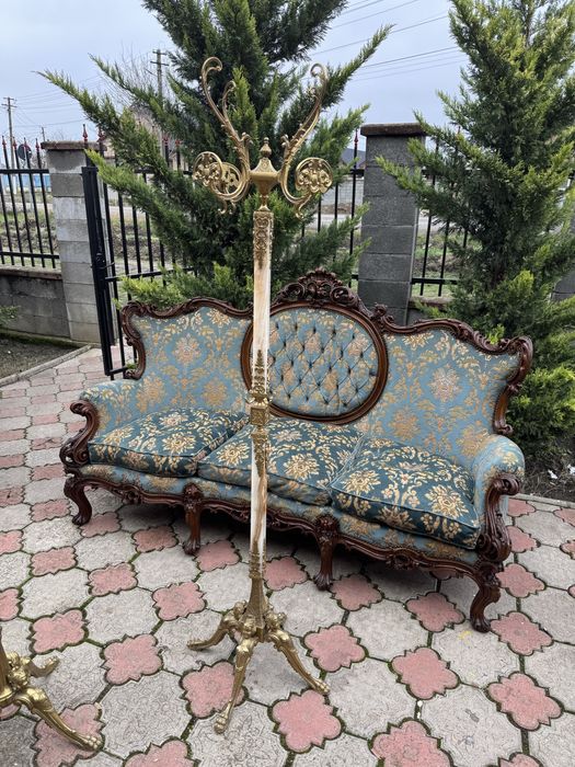 Cuier deosebit din onix si bronz