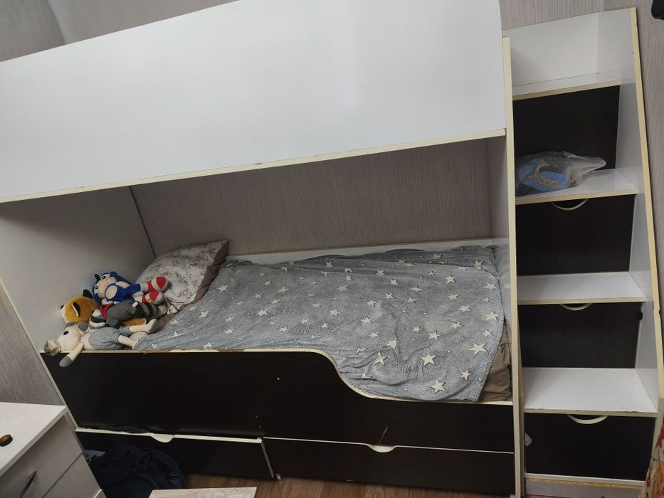 Продам кровать двухъярусную