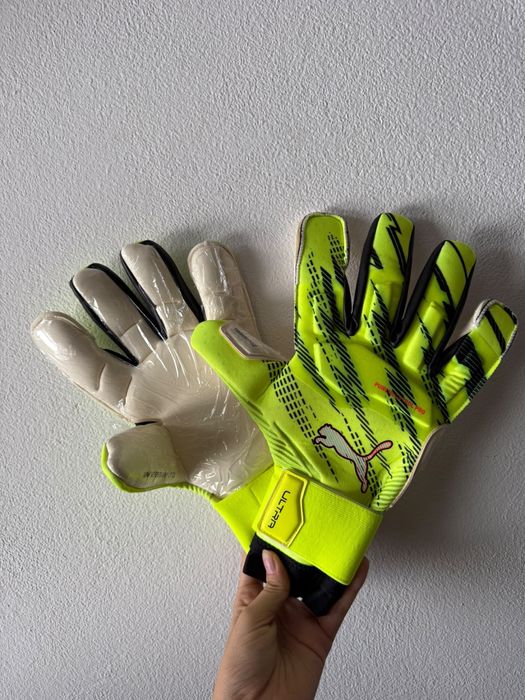 Manusi fotbal Puma
