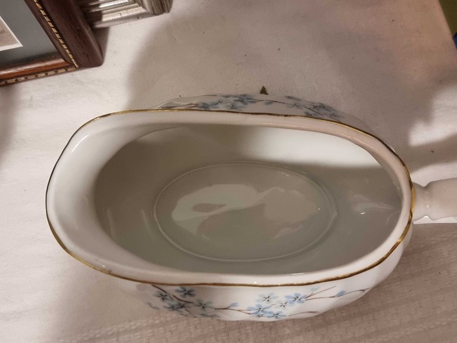 Порцеланов супник и сосиера Китка