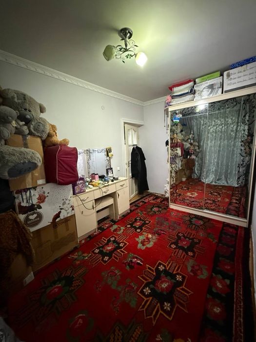 Продается  3 комнатная  квартира 2 этаж