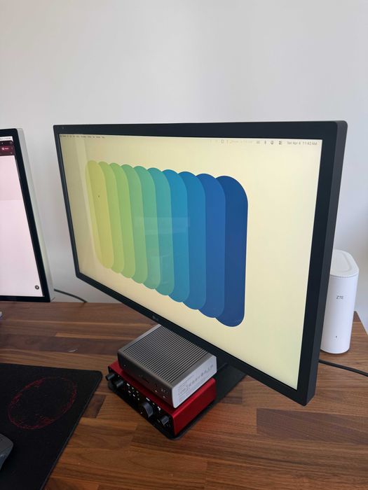 Monitor LG UltraFine 4K pentru Mac/Pro – Thunderbolt 3, Imagine Top