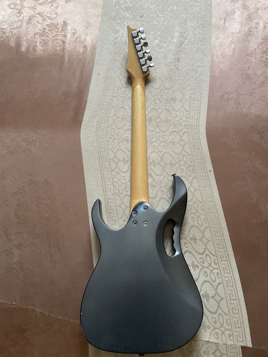 Ibanez Gitara narxini kelishamiz