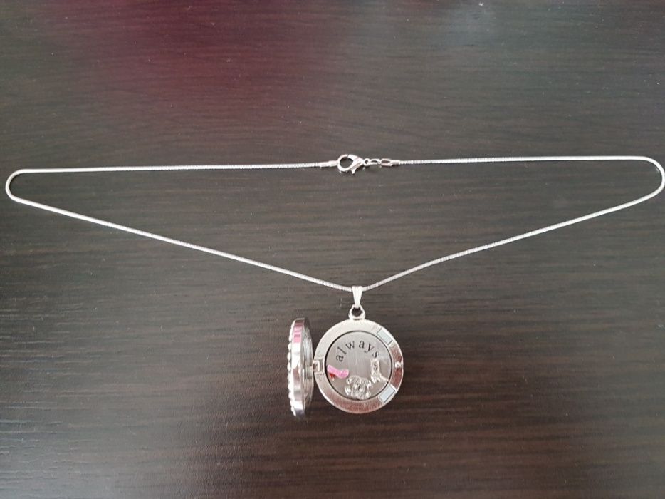 Pandantive elegante ideale pentru cadou de sarbatori