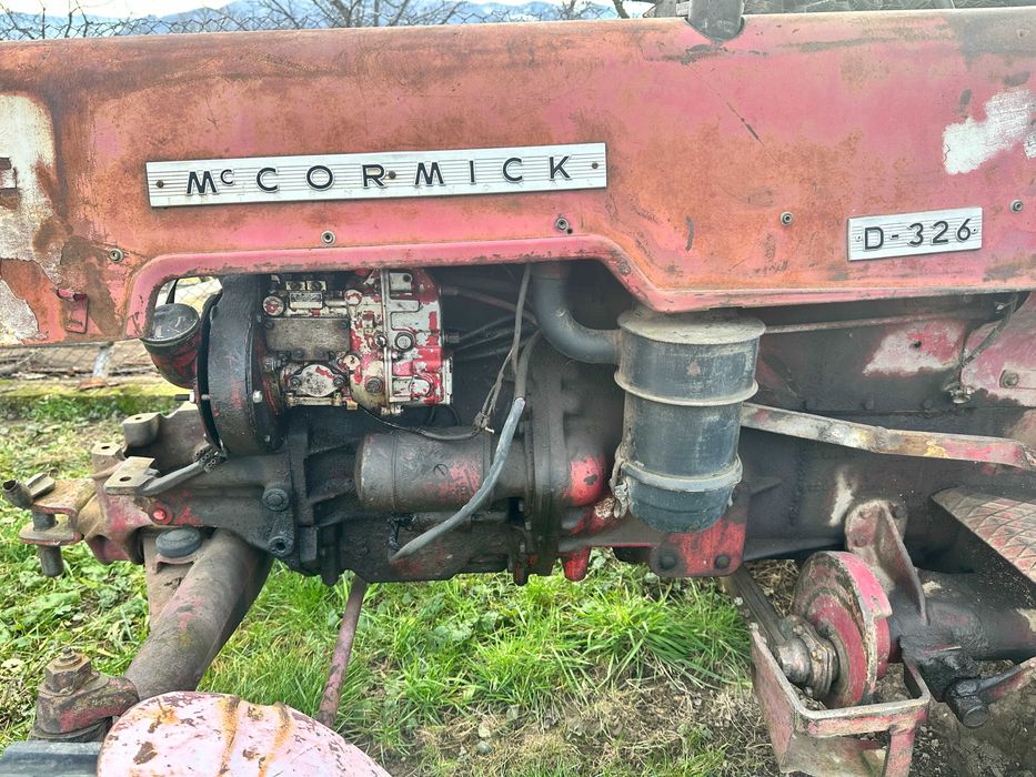 Tractor International McCormick D326