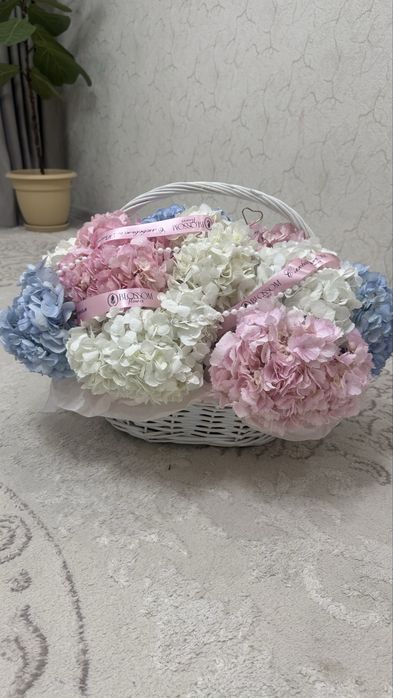 Букет цветы с корзинкой
