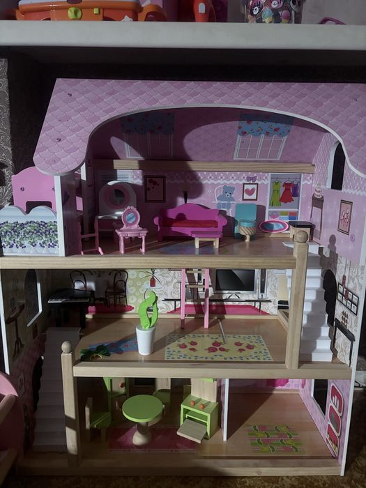 Продам домик деревянный для девочки