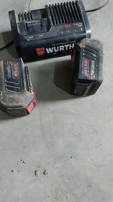 Зарядно с Две Батерии Würth