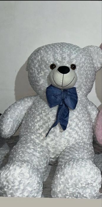 Продам белый мишка.