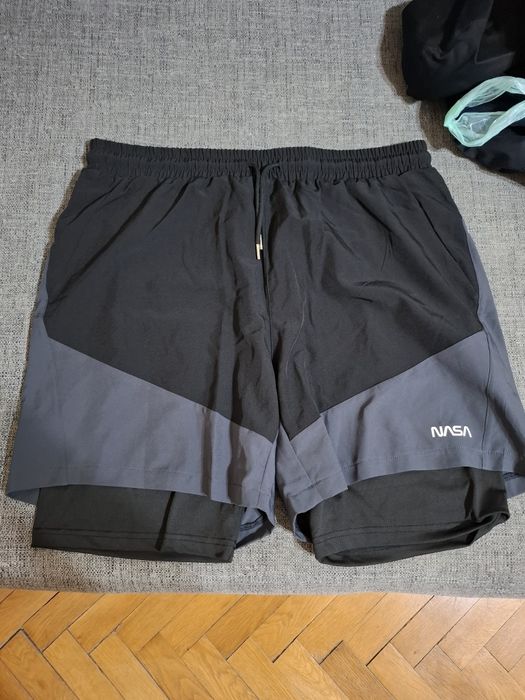 Pantaloni scurti pentru sala si alergat
