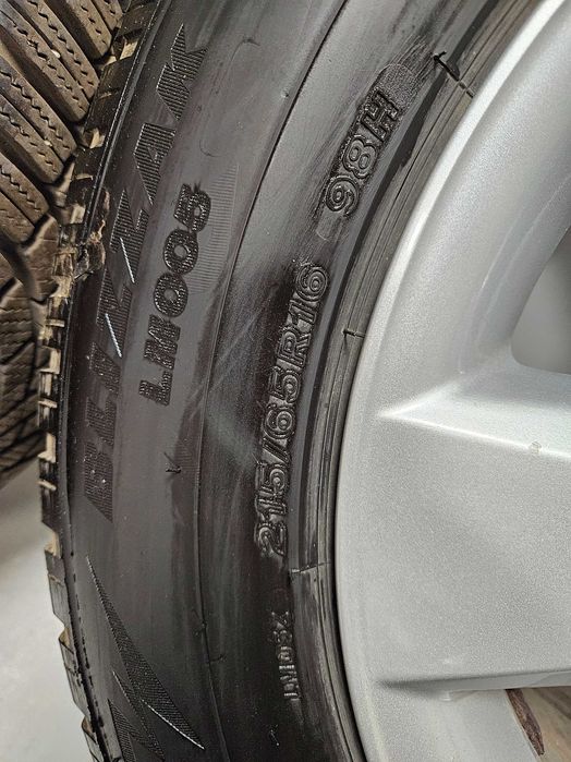 Продавам гуми с джанти.