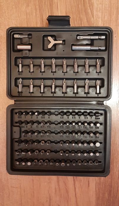 Set/trusa 100 biti si adaptor,material chrome-vanadium, Nou!