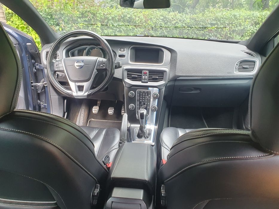 Volvo V40 D4 2014 R-design 190 cp
