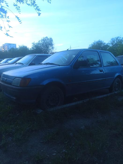 Продам два форд фиеста.