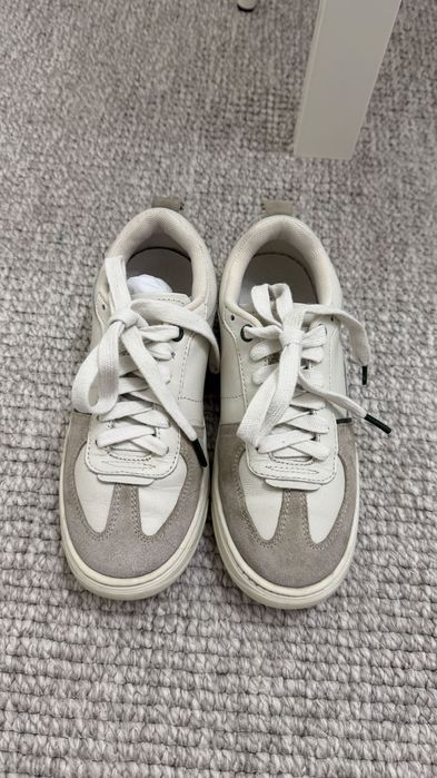 Продам кроссовки  ZARA