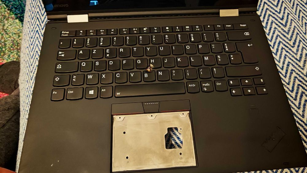 ThinkPad X1 Yoga 2nd 14.1" I7 gen 7  nu porneste placa de baza fara interventii