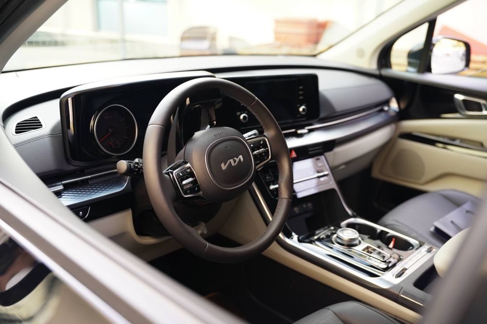 KIA CARNIVAL 3.5  4 pozitsiya sotiladi