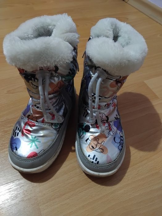 Продавам сладки детски апрески Disney