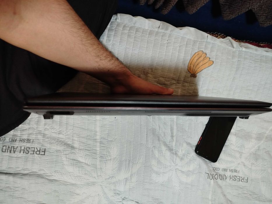 Asus noutbuk sotiladi!